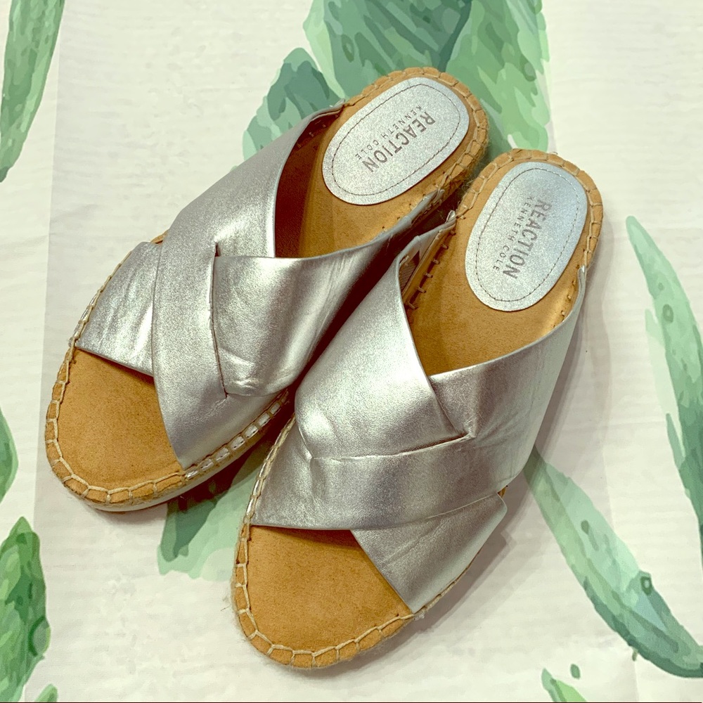 Kenneth Cole Clementine Flat Esparilles Slide Sand